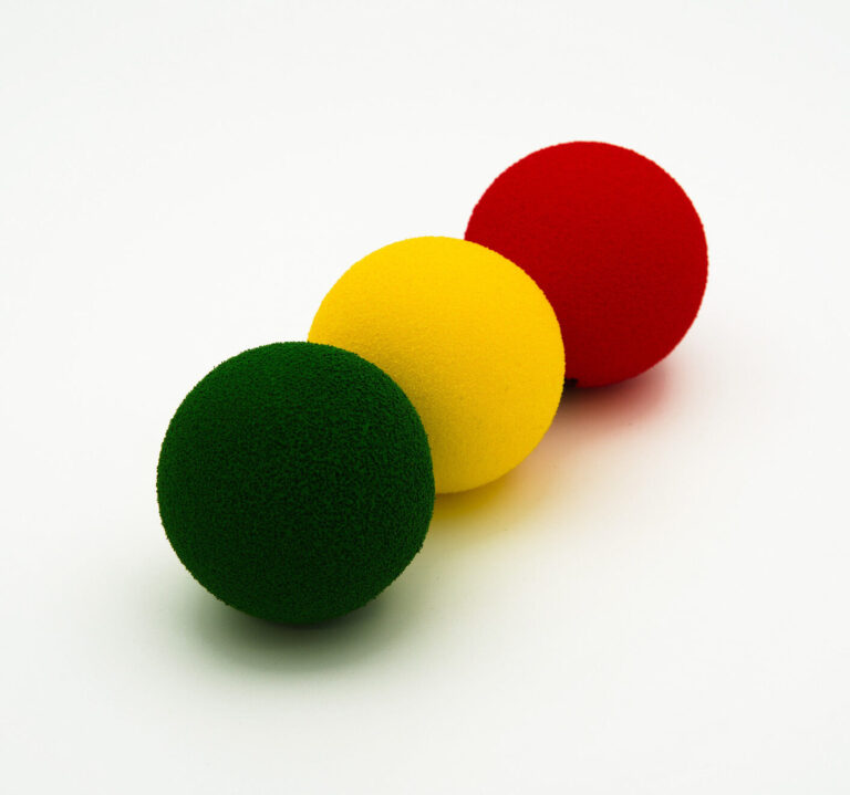 PÄÄLLYSTÄMÄTÖN VAAHTOMUOVIPALLO