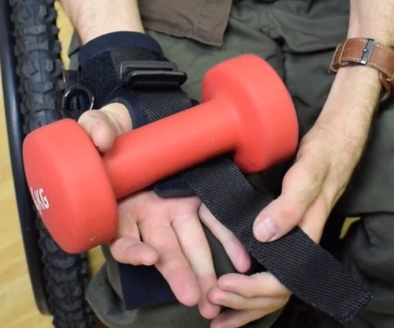 Active Hands kapealla kärkiosalla